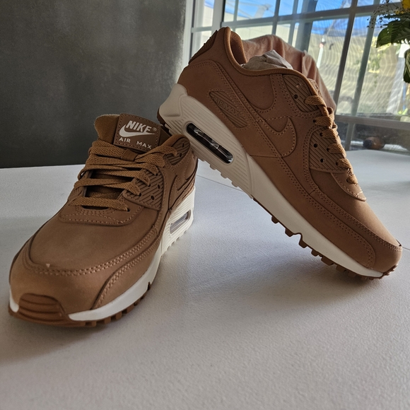 Nike Air Max Men's Tan Sneakers - Picture 1 of 5